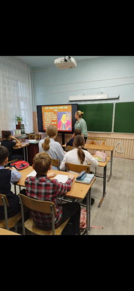В рамках месячника школьных библиотек в нашей школе.